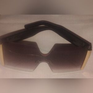 Sleek Wraparound Gradient Sunglasses